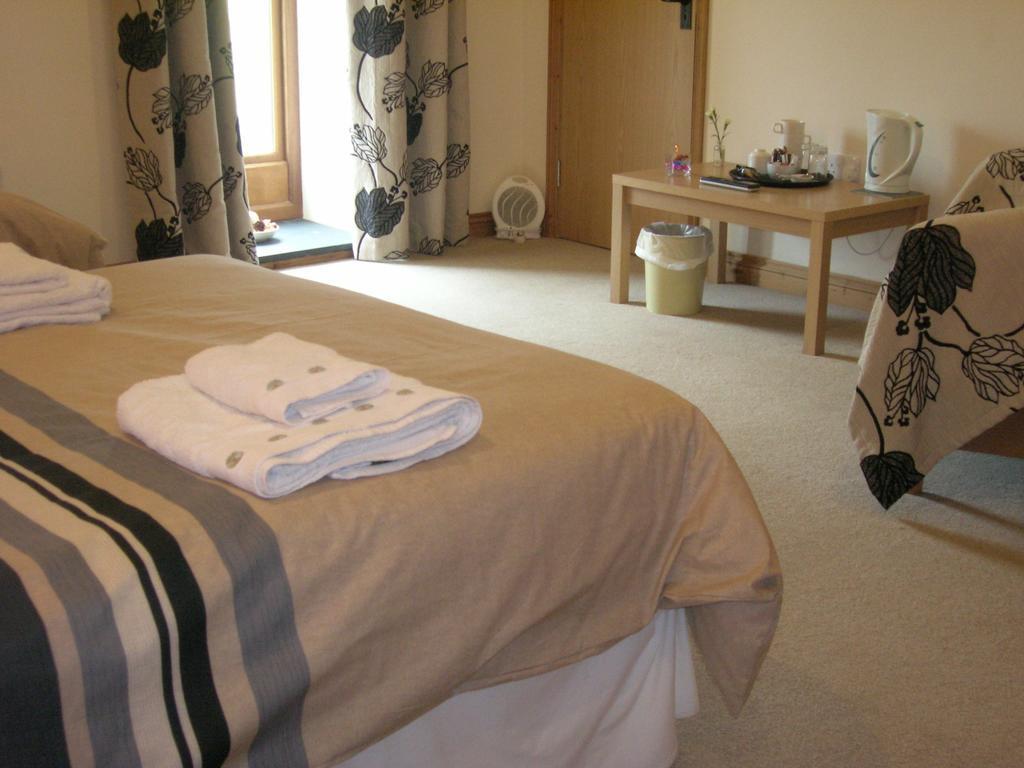 Polhilsa Farm Bed & Breakfast Callington Bagian luar foto