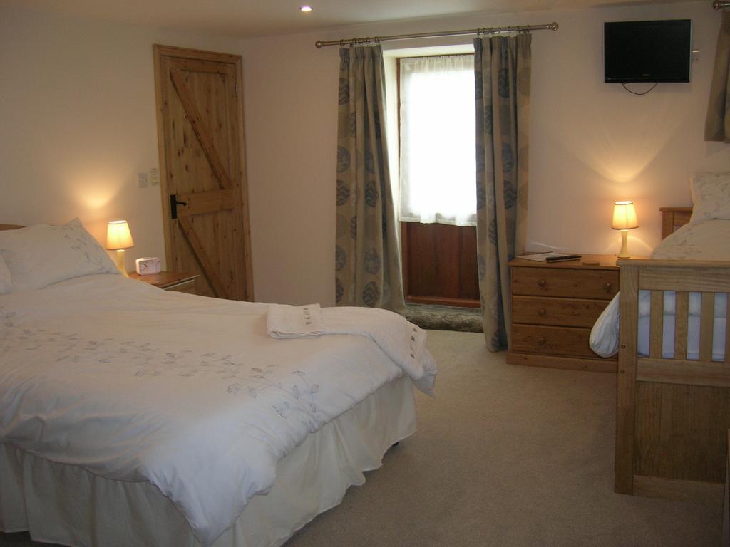 Polhilsa Farm Bed & Breakfast Callington Ruang foto